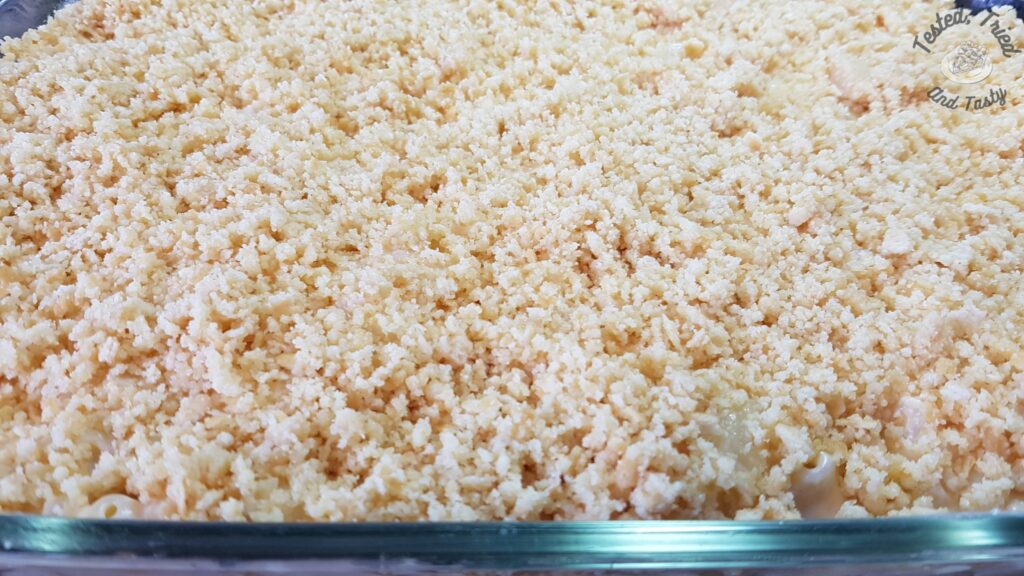 Ritz cracker crumb topping for Creamy Baked Macaroni and cheese.