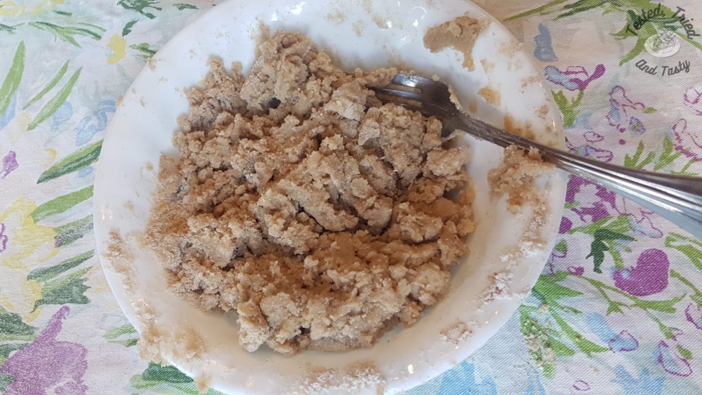 Cinnamon sugar streusel topping for blueberry muffins.