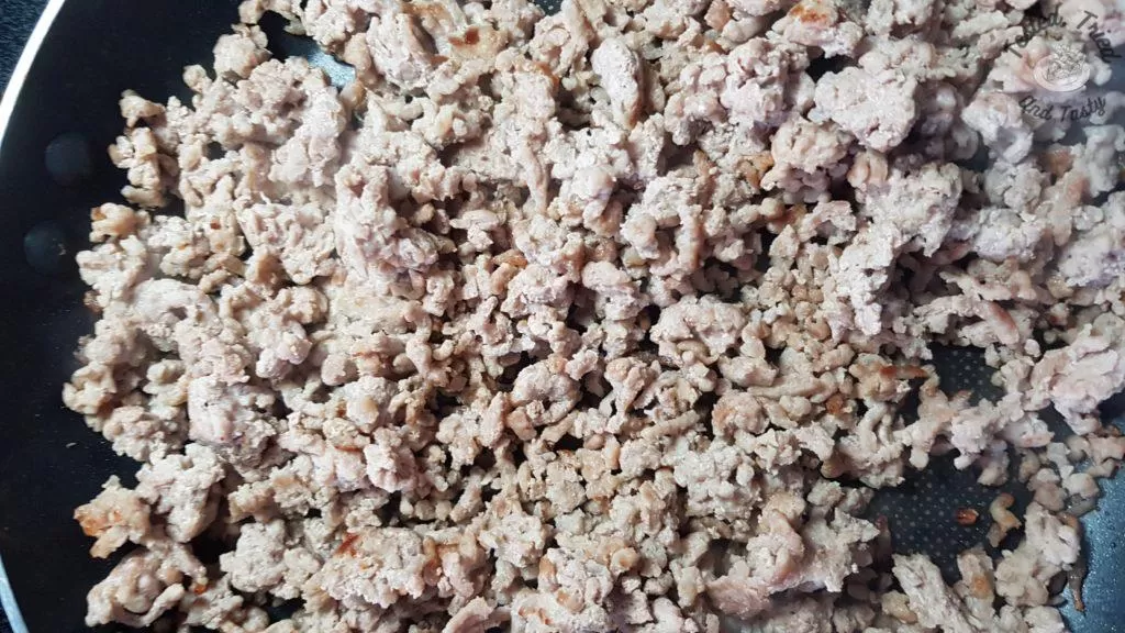 Cooked ground pork ofr noodle soup.