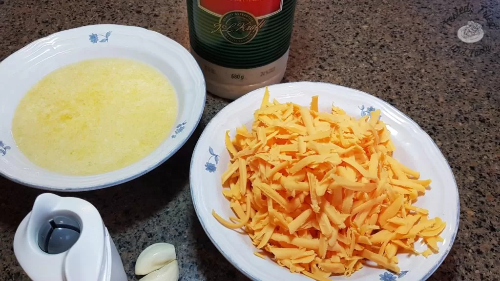 Filling ingredients for garlic cheese buns