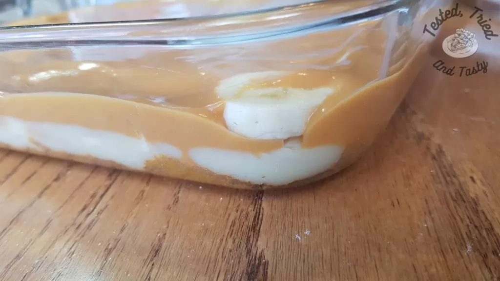 Close up of layers for banana cream pie bars.