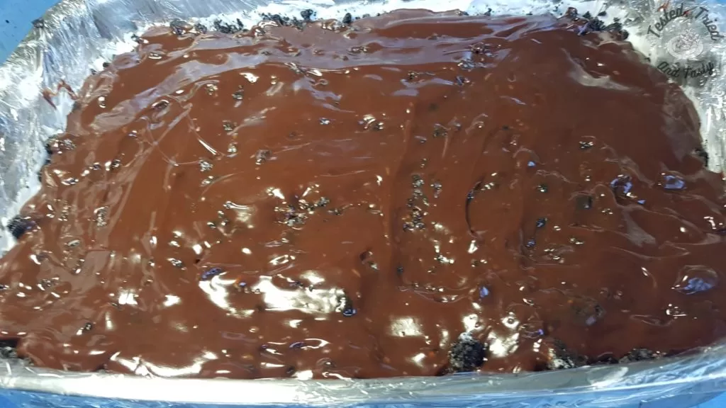 Hot fudge sauce put on top of crushed oreos.