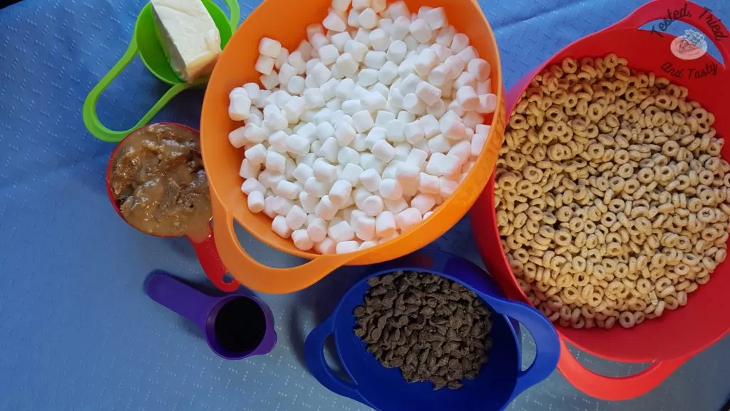 Ingredients for peanut butter cheerio bars.