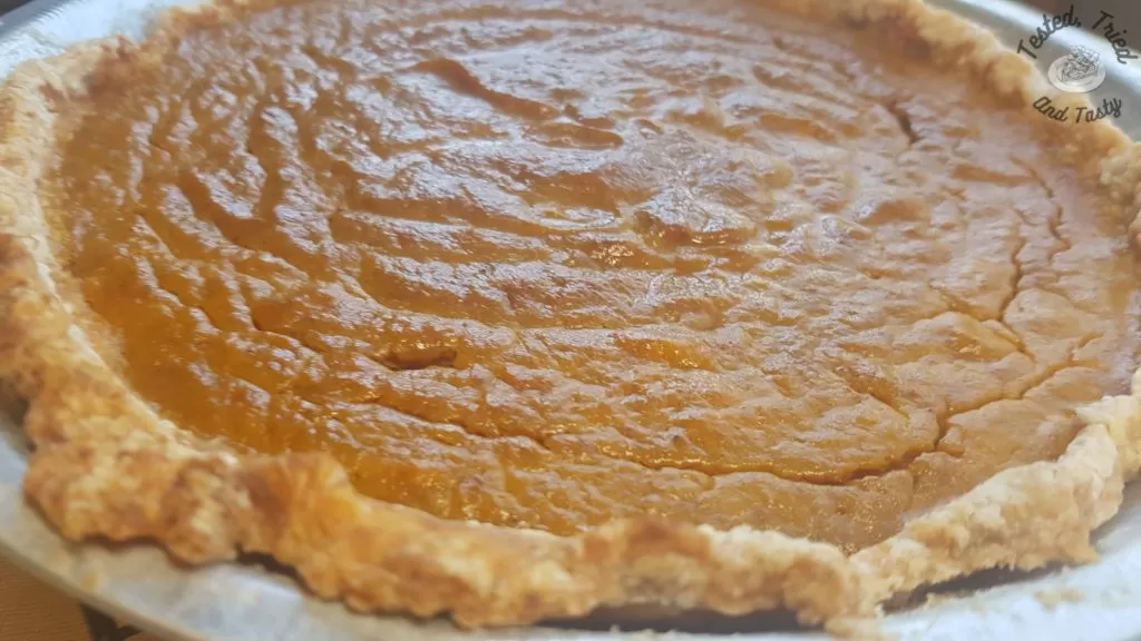 Finished pie in a ceramic pie plate.