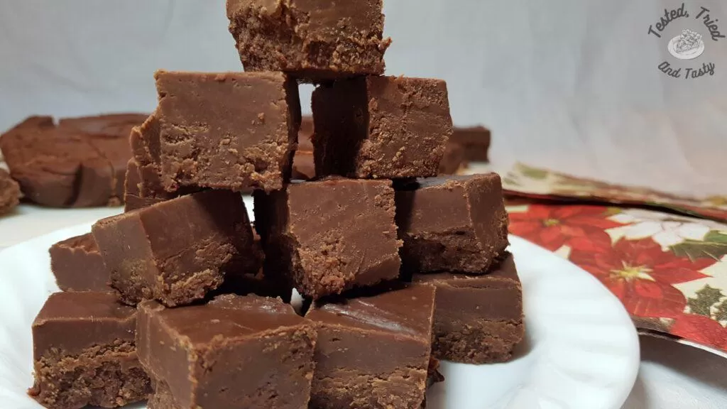 easy 5 minute fudge recipe on a white plate.