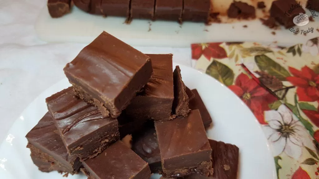 easy 5 minute fudge recipe on a white plate.