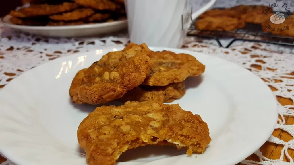 Thin and chewy raisin oatmeal cookies.