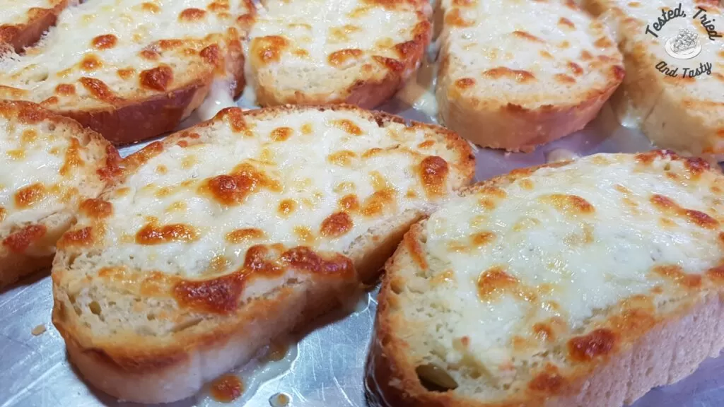 Garlic cheese bread finished baking.